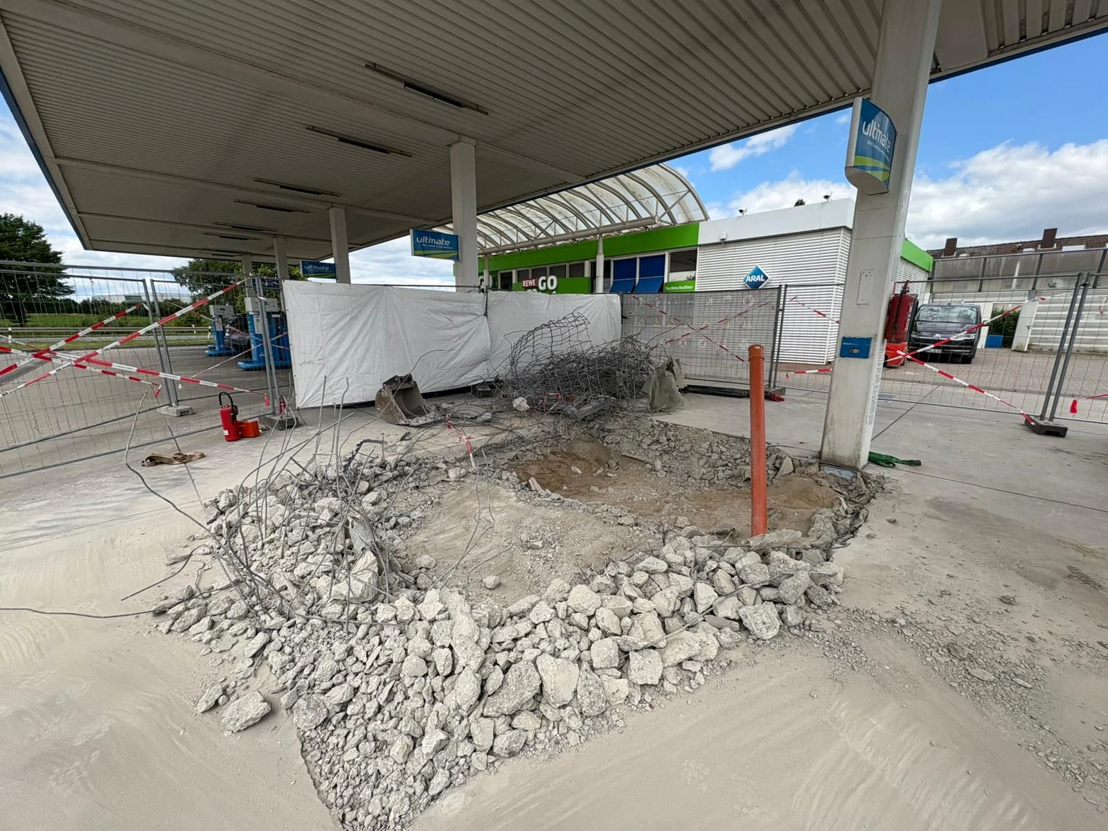 tankstelle betonrueckbau baustelle
